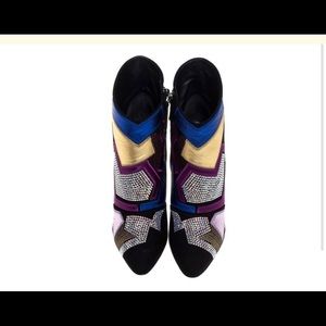 Designed Giuseppe Zanotti shoes for women who love glamour.